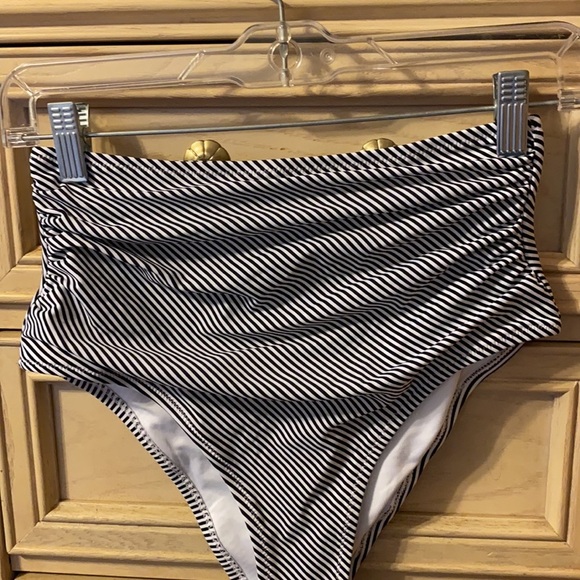 Cupshe High Waist Bikini Bottoms - Picture 9 of 9
